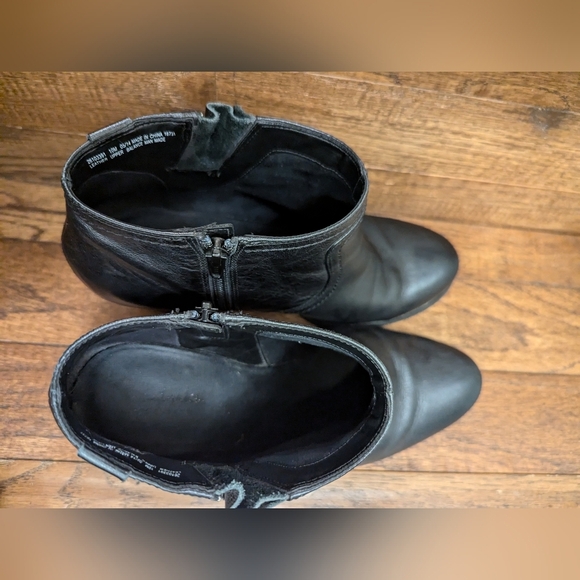 Clarks Mission Halle Distressed Leather Black Heel Ankle Boot Women Size… - Picture 11 of 16